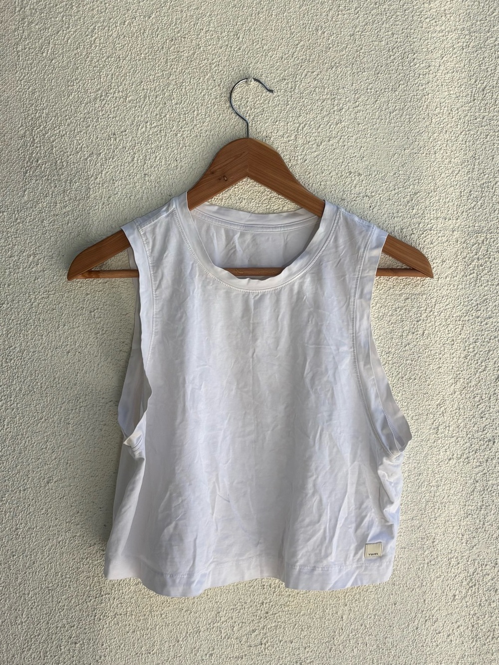 Vuori White Sleeveless Cropped Tank Top